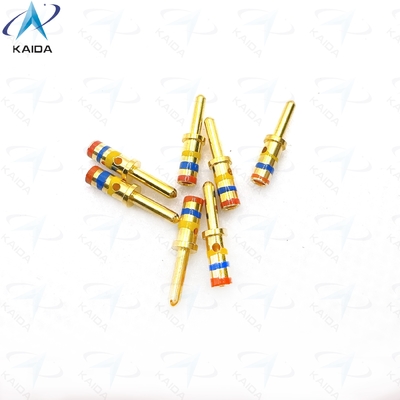 Connettore della serie D38999 con tensione nominale di 800 V e finitura dorata per una connessione ottimale.Banda di colore arancione-azzurro-giallo.M39029/58-364,16#